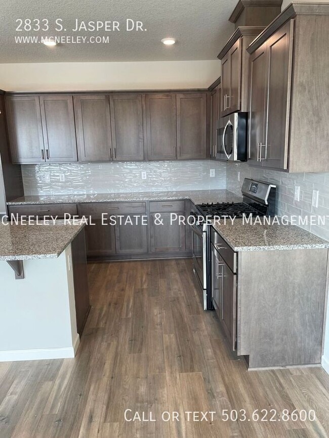 Building Photo - 2833 S Jasper Dr