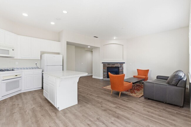 Building Photo - BEAUTIFULLY MAINTAINED SINGLE STORY HOME IN GREAT BRENTWOOD LOCATION!