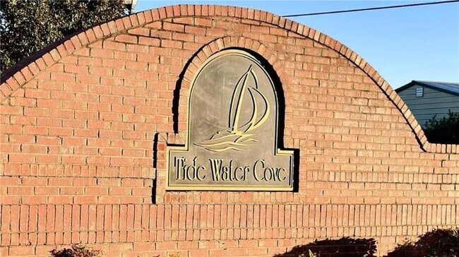 Building Photo - 6243 Shoreview Cir