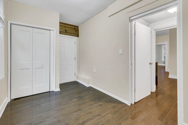 Building Photo - 2123 Wesley Ave