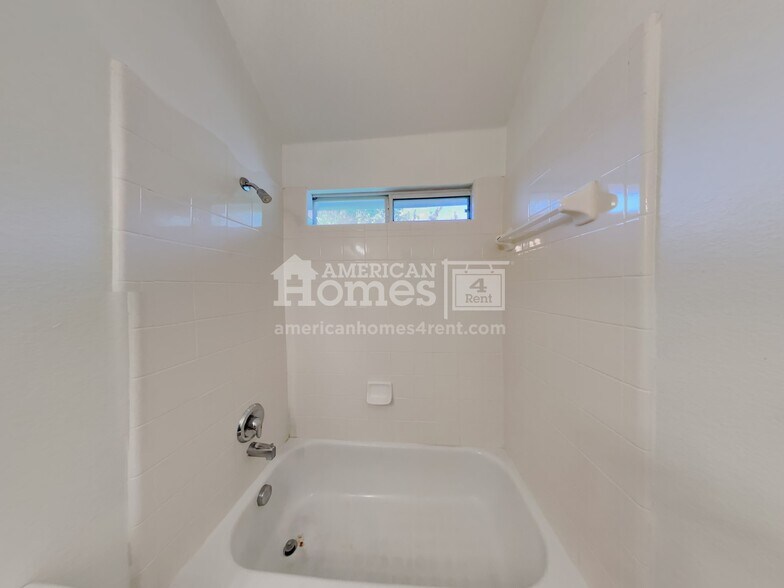 Building Photo - 521 Covey Trl