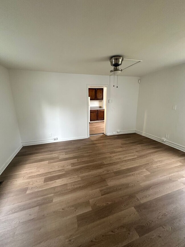Building Photo - Single Family Home