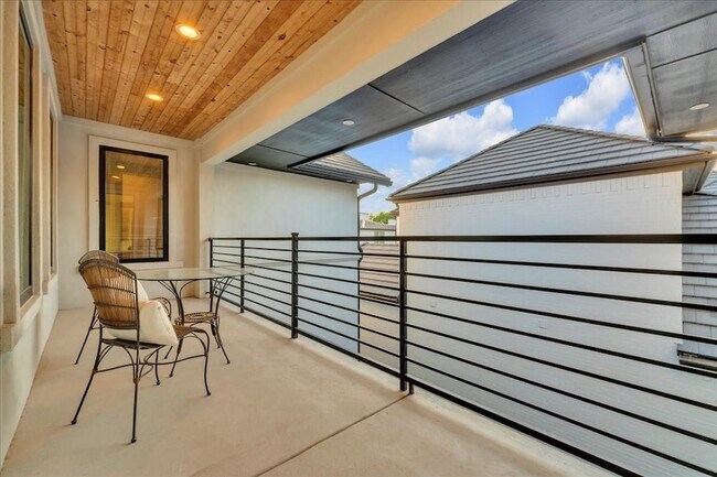 Building Photo - 201 Magnolia Ln