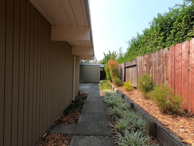 Building Photo - THREE BEDROOM / TWO BATH EICHLER HOME IN G...