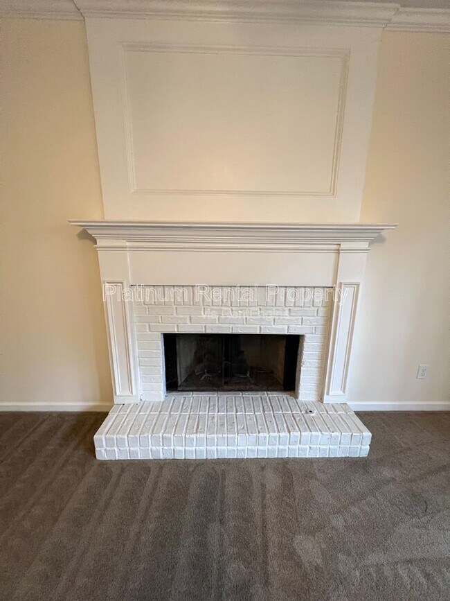 Building Photo - 7115 Red Fox Ln