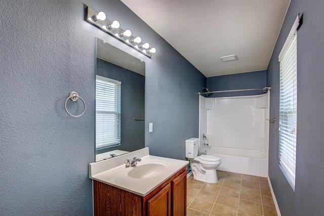 Building Photo - 7000 Sylvan Meadows Dr