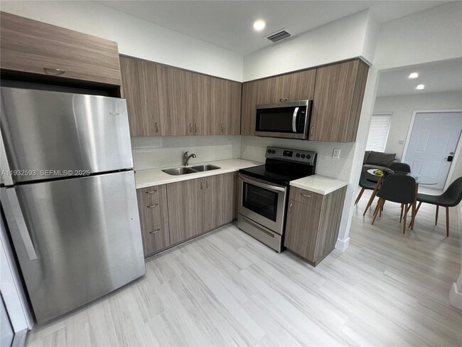 Building Photo - 1910 Thomas St