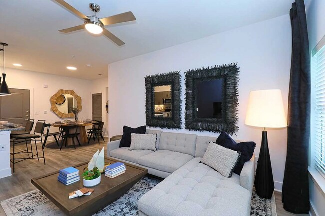 Building Photo - Available Now – Beautiful Apartment for Rent