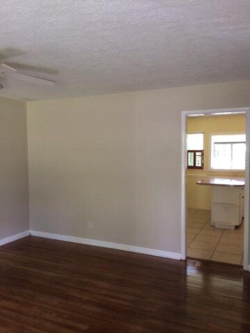 Building Photo - 5 Roslyn Cir