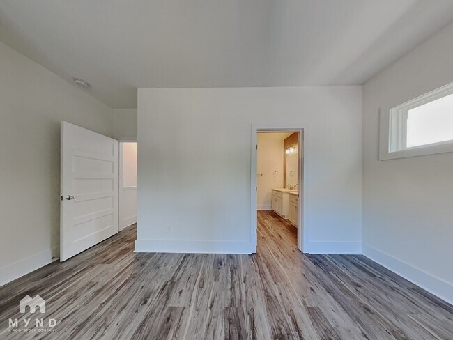 Building Photo - 1411 Walton Rd