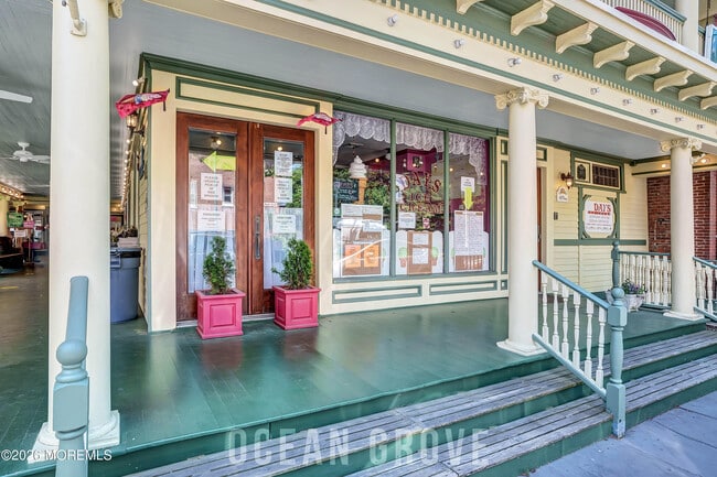 Building Photo - 74 Mt Hermon Way