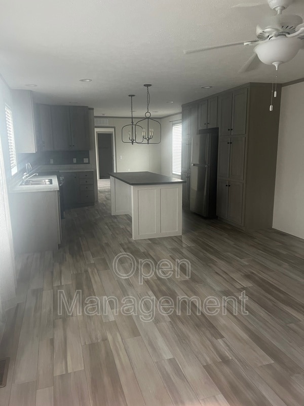 Building Photo - 825 1st Ave E