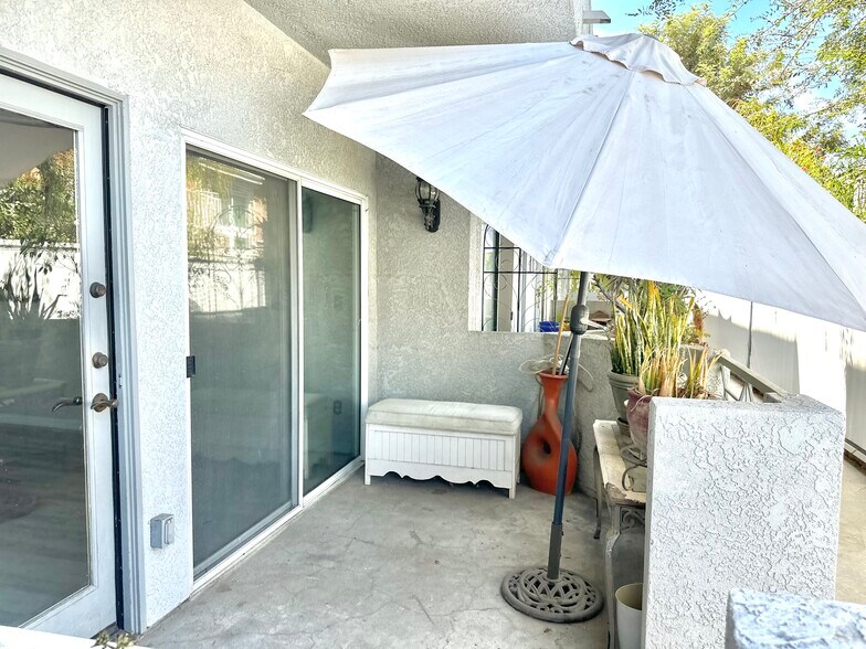 Building Photo - 15153 Burbank Blvd
