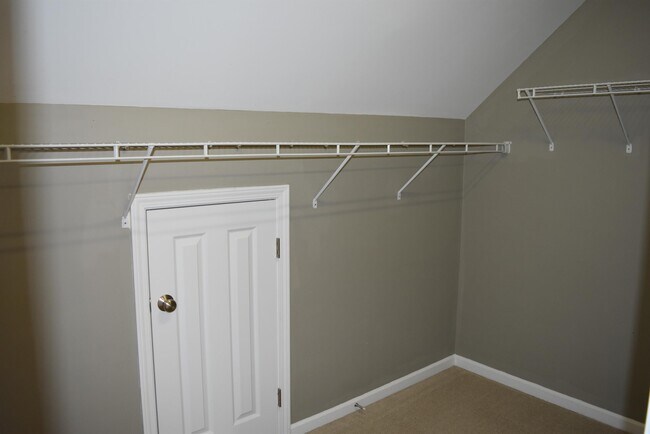 Building Photo - 2035 Golden Ridge Ln