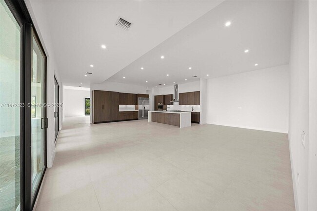 Building Photo - 5718 Ashwood Cir