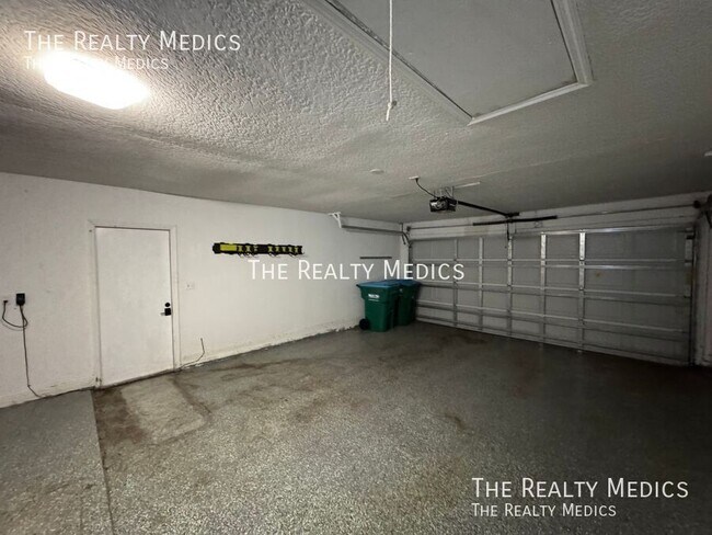 Building Photo - 511 Gaspar Ave