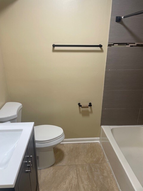 Building Photo - 4801 N Ridgeway Ave