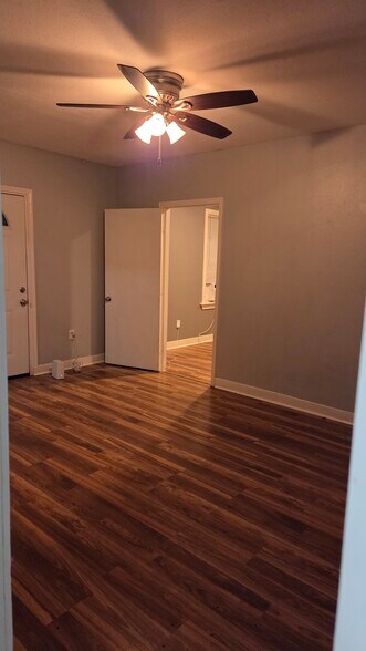 Building Photo - 6316 Victoria St