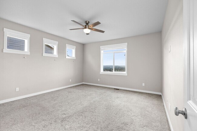 Building Photo - Luxury Four Bedroom with Breathtaking Views