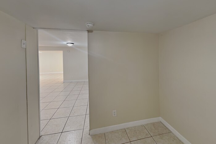Building Photo - 1506 Arden Ave