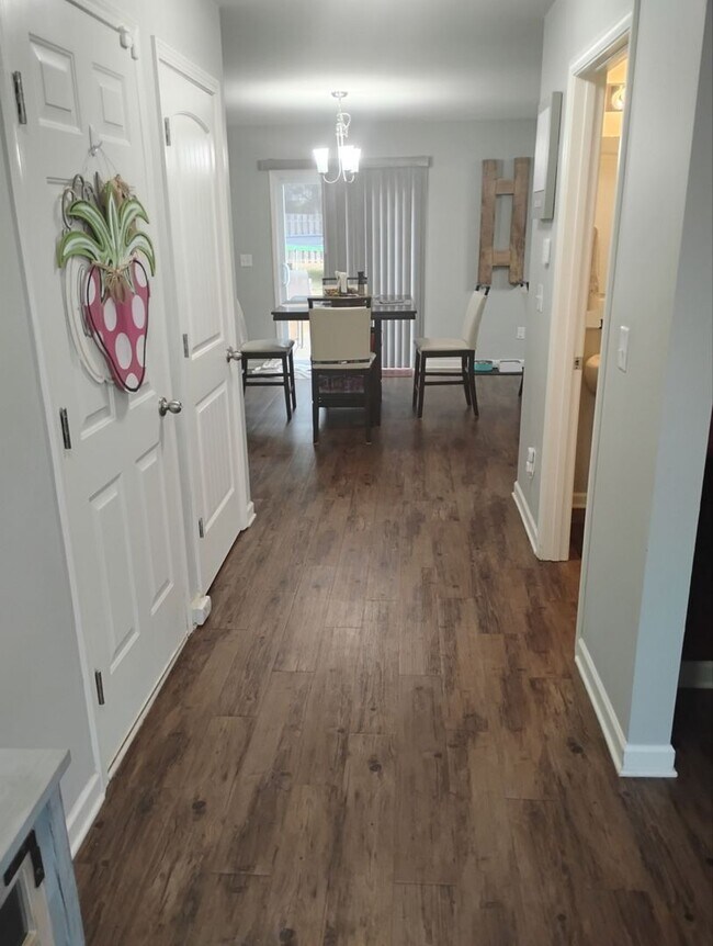 Building Photo - Modern-Lux Style 4BR/2.5BA House