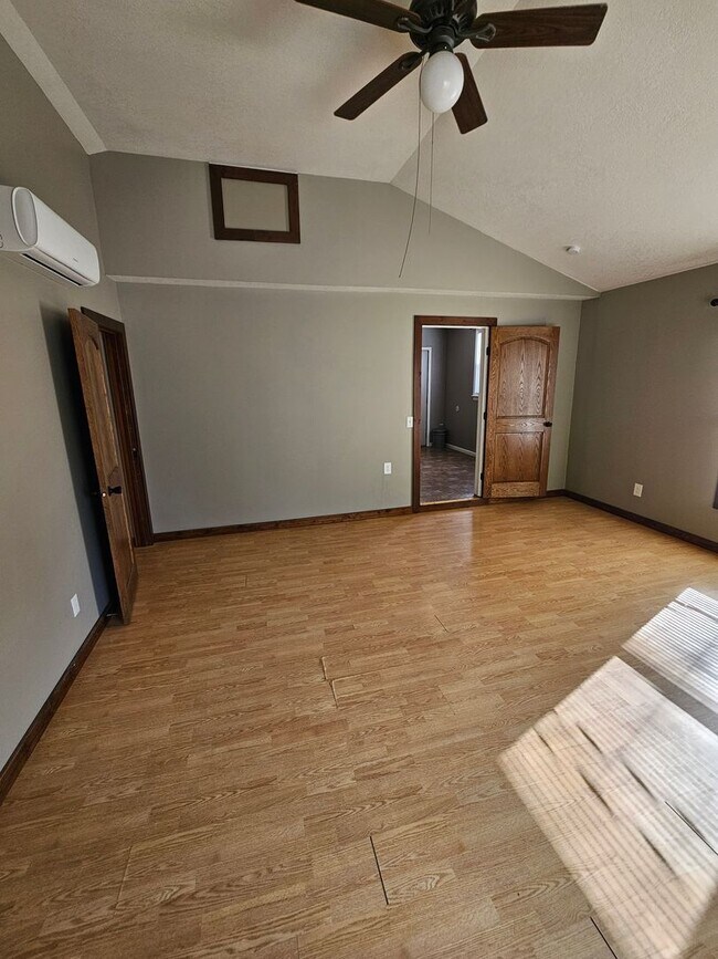 Building Photo - 1118 N Adams St