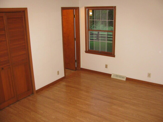 Building Photo - Private Farm House, Lots of Space, Country...