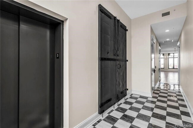 Building Photo - 674 Main St