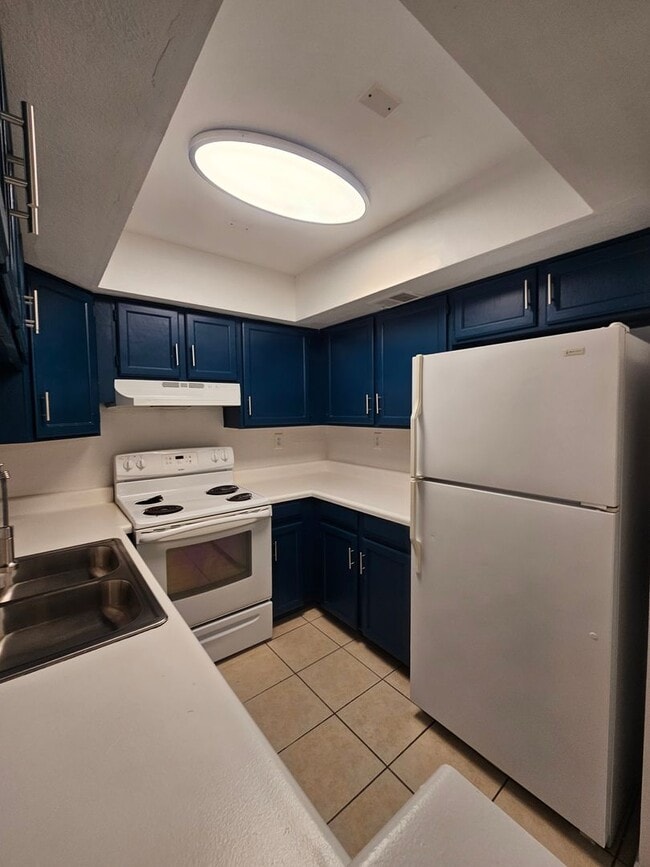 Building Photo - Dobson and University- 2 bedroom condo- full size w/d