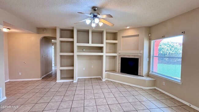 Building Photo - 3537 Tierra Vergel Dr