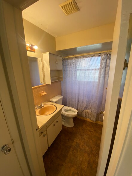 Building Photo - 1120 8th Ave NE