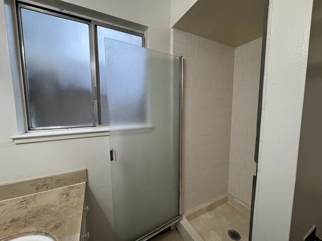 Building Photo - Three Bed, Two Bath Home In North Stockton