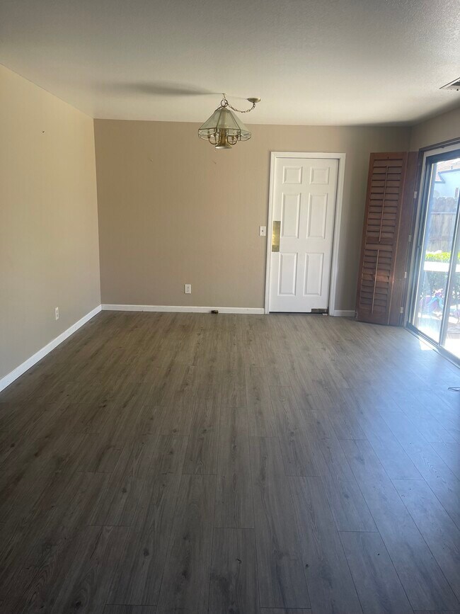 Building Photo - 2524 Garlandwood Dr