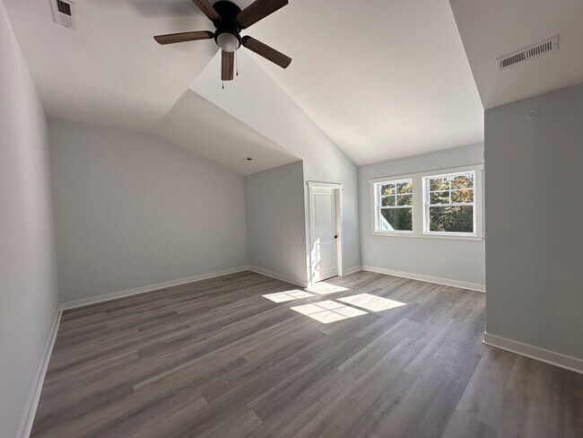 Building Photo - Spacious Two-Bedroom Condo off Masonboro Loop