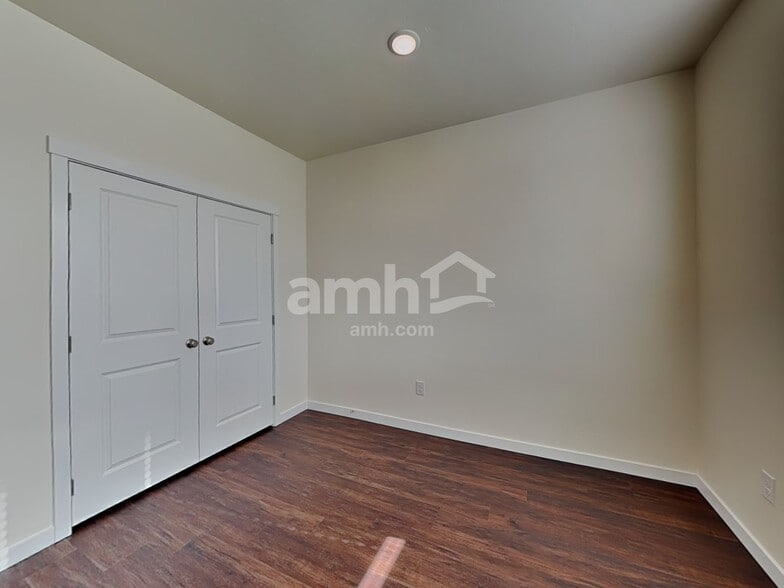 Building Photo - 9502 W Bowie Ct