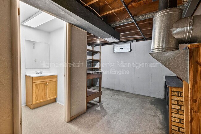 Building Photo - 2 Canary Ct