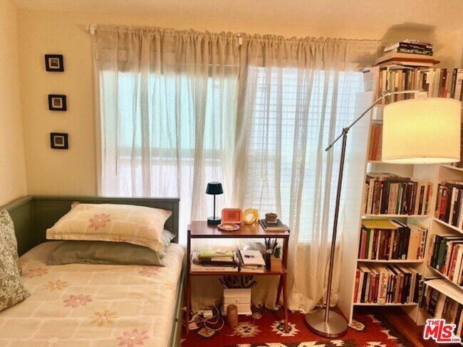 Building Photo - 1727 1/2 Malcolm Ave