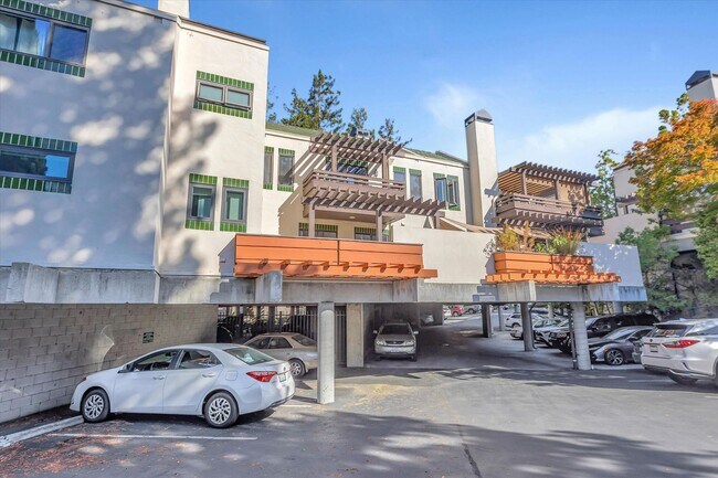 Building Photo - 181 Centre St