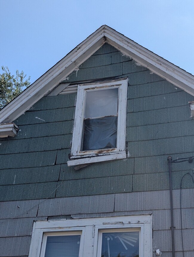 Building Photo - 422 S Louisa St