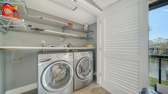 Building Photo - 1601 Pelican Point Dr