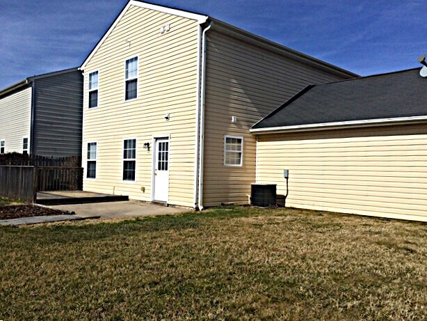 Building Photo - 208 Julian Pond Ln