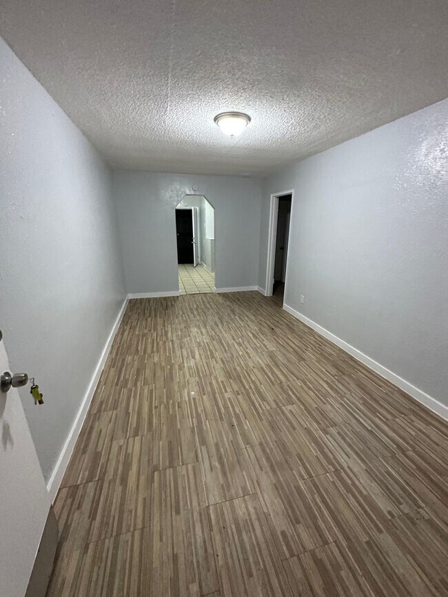 Building Photo - 2845/2847 W 6th St.