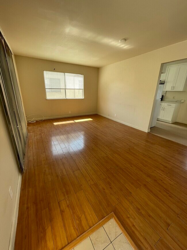 living room - 872 Gallatin Dr