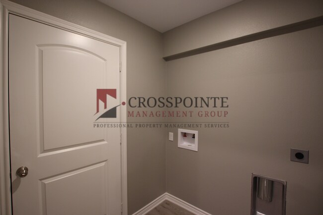 Building Photo - Beautiful 3 Bedroom 2 Bathroom Townhouse in South Tyler!