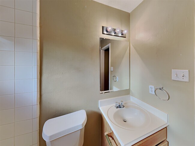 Building Photo - 29010 Ashbrook Ln