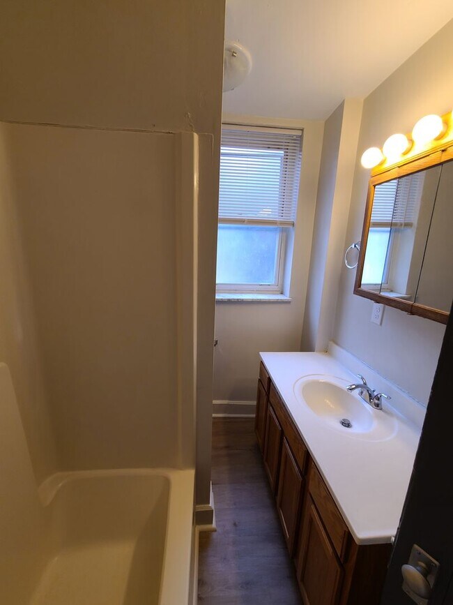 Building Photo - 411 McKee Pl
