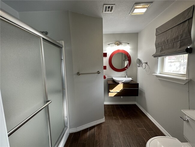 Building Photo - 1004 SE 4th St