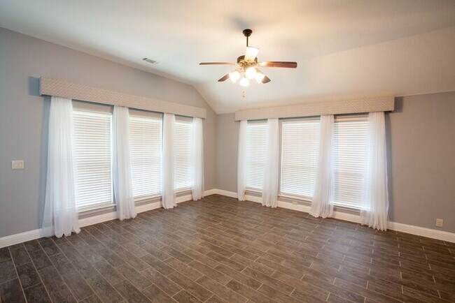 Building Photo - 517 Kelvington Dr