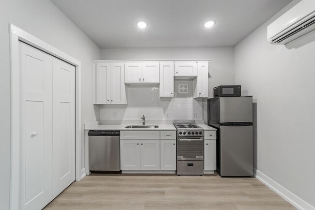 Building Photo - NOW LEASING FOR FALL 2026