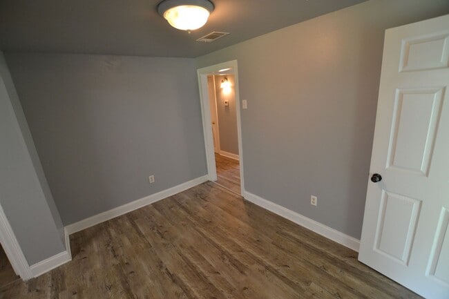 Building Photo - Updated, 3 bedroom, 2 bath home on treed l...